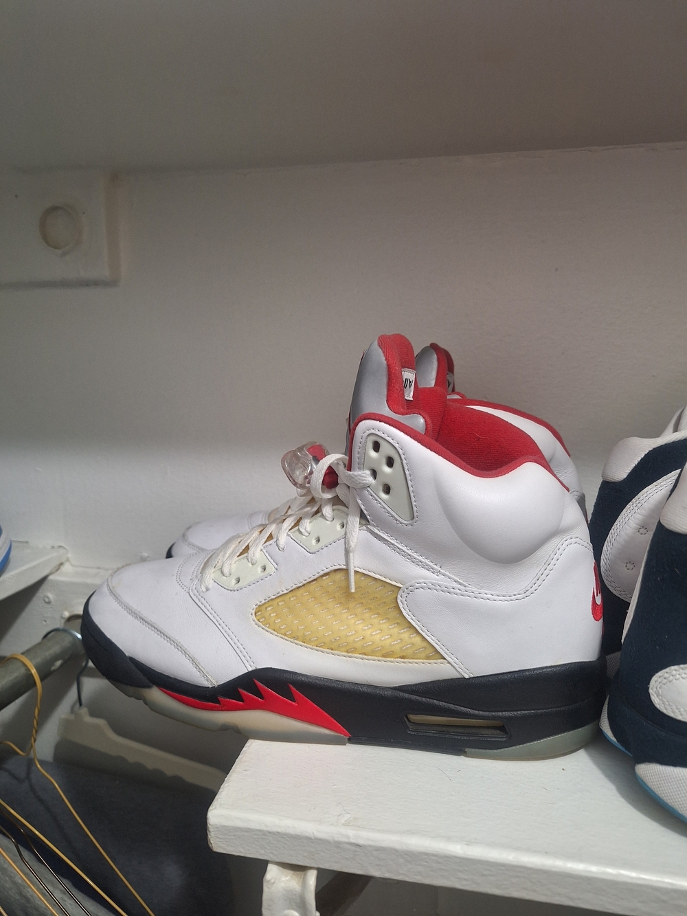Jordan White Red Black Men’s Sneakers Size 12